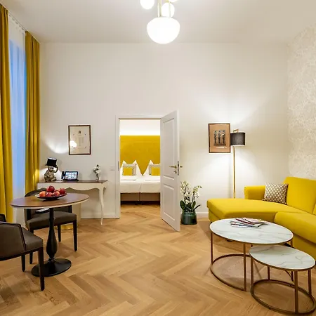 Theaterhotel & 4*