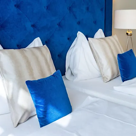 Theaterhotel & 4*