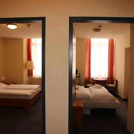 Hotel Very Apartments, 5 Min To Center, No Reception