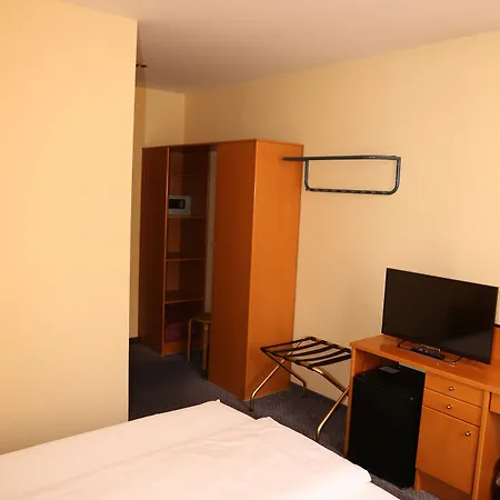 Hotel Very Apartments, 5 Min To Center, No Reception