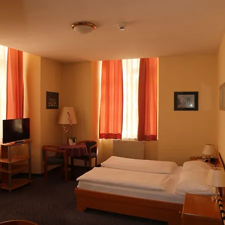 Very Apartments, 5 Min To Center, No Reception