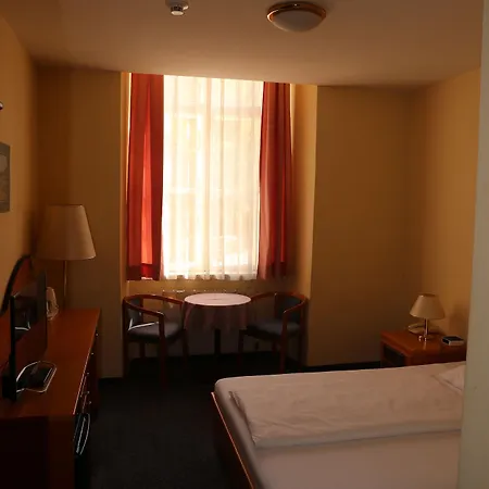 Hotel Very Apartments, 5 Min To Center, No Reception 3*