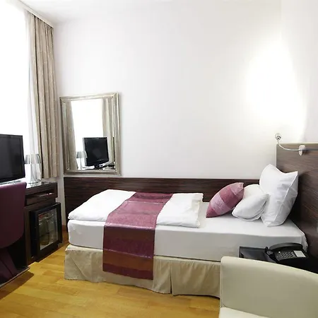 Western Arcadia 4*