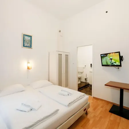 Timeout Hotel, 5 Min To Center, Self Check In Hotel