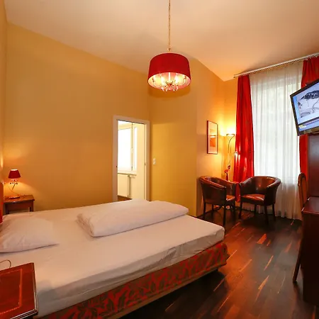 מלון Timeout Hotel, 5 Min To Center, Self Check In 2*