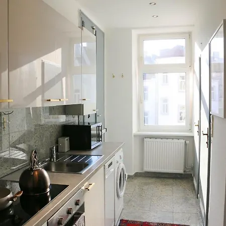 Charming Apartment: Only 10 Minutes To The Center *