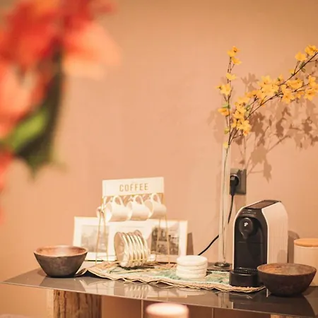 Apartment Charming Apartment: Only 10 Minutes To The Center