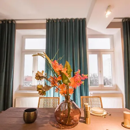 Charming Apartment: Only 10 Minutes To The Center *