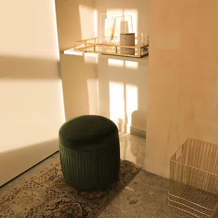 Apartment Charming Apartment: Only 10 Minutes To The Center