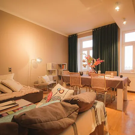 Charming Apartment: Only 10 Minutes To The Center Apartment *