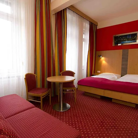 Hotel Cryston 3*