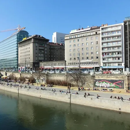 Am Donaukanal Apartment *