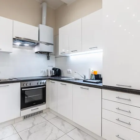 Spacious 2 Bedroom Nearby Center *
