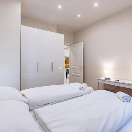 Spacious 2 Bedroom Nearby Center Apartment