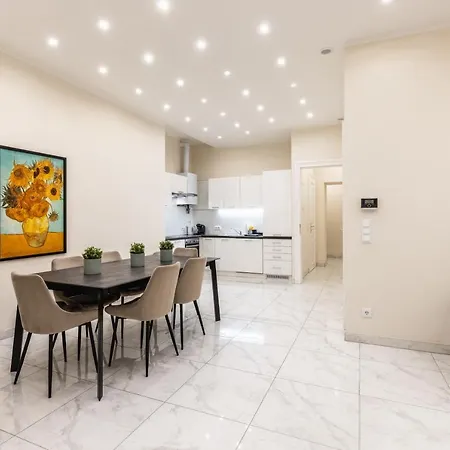 Apartment Spacious 2 Bedroom Nearby Center *