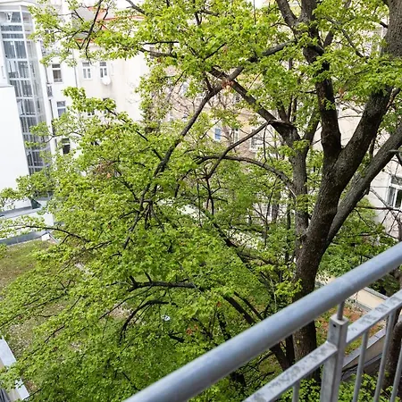Apartamento Moonlight With Porch Near Schoenbrunn And Westbahnhof Viena
