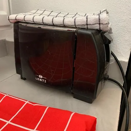 Simple Apt - 8 Bed Is Having No Kitchen Apartament
