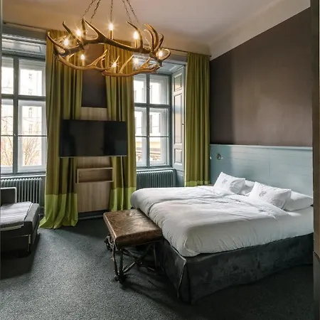 Saint Shermin & Champagne Hotel