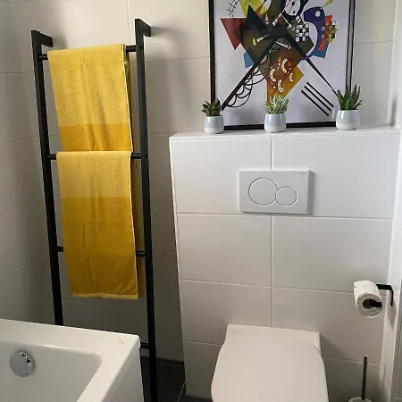 Apartment Brand New Cozy 10 Min To Center *