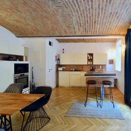 Your Stylish Basement Loft Close To Schonbrunn Apartment *