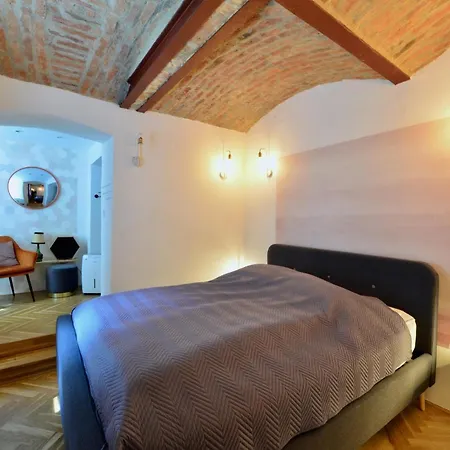 Your Stylish Basement Loft Close To Schonbrunn