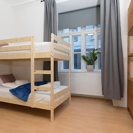 Apartment Spacious 2 Bedrooms In 4th District Near Karlskirche