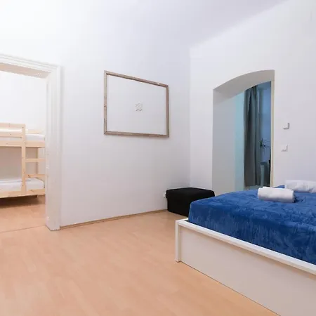 Spacious 2 Bedrooms In 4th District Near Karlskirche