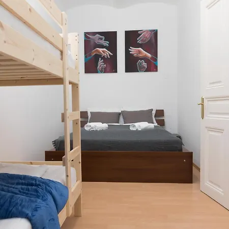 Spacious 2 Bedrooms In 4th District Near Karlskirche