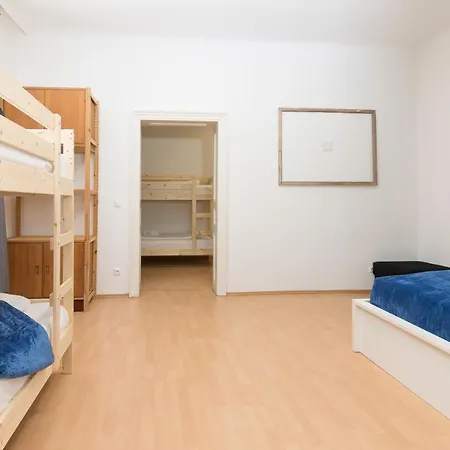 Spacious 2 Bedrooms In 4th District Near Karlskirche Apartment *