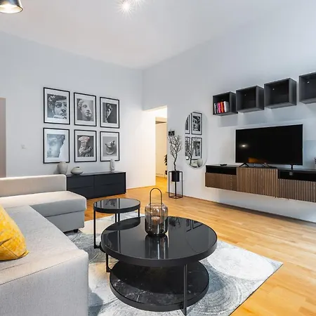 Trendy With - Smart Tv, Coffee Machine In Meidling Apartment