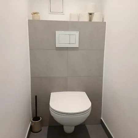 King Bed Home, 3 Bed Rooms, Perfect For Long Term Vienna