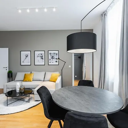 Trendy With - Smart Tv, Coffee Machine In Meidling *