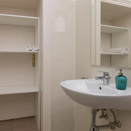 Apartment Spacious 2 Bedrooms In 4th District Near Karlskirche