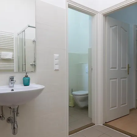 Spacious 2 Bedrooms In 4th District Near Karlskirche