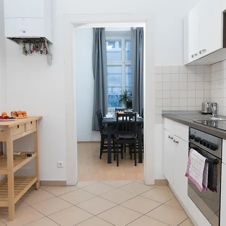Spacious 2 Bedrooms In 4th District Near Karlskirche Vienna