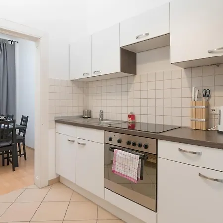 Spacious 2 Bedrooms In 4th District Near Karlskirche Apartment