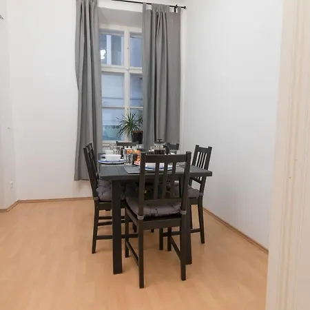 Apartment Spacious 2 Bedrooms In 4th District Near Karlskirche Vienna