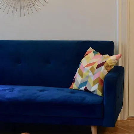Your Stylish Basement Loft Close To Schonbrunn Apartment