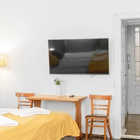 Vivid King Bed - 12 Minutes From Center Apartment