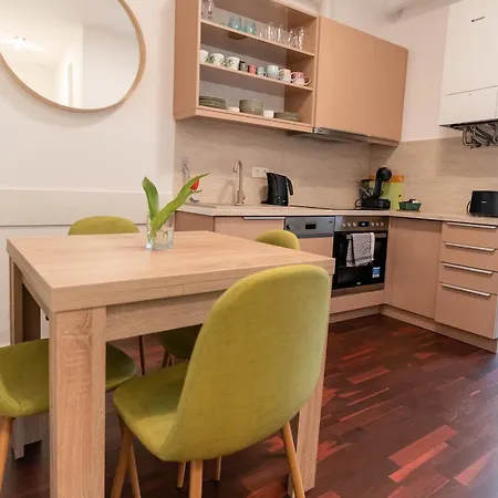 Comfortable 1100 With Contactless Check-in Apartment *