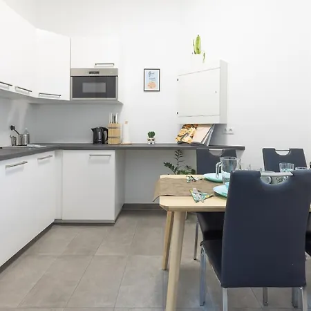 Apartment Yeshello Station