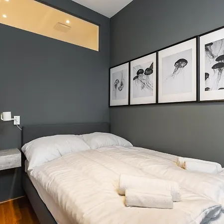 Trendy With - Smart Tv, Coffee Machine In Meidling