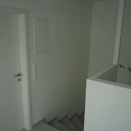 Dm *