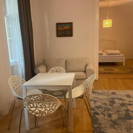 Apartment Altbau Vienna