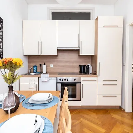 Deluxe Near Hauptbahnhof Apartment Vienna