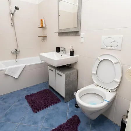 Deluxe Near Hauptbahnhof Apartment *