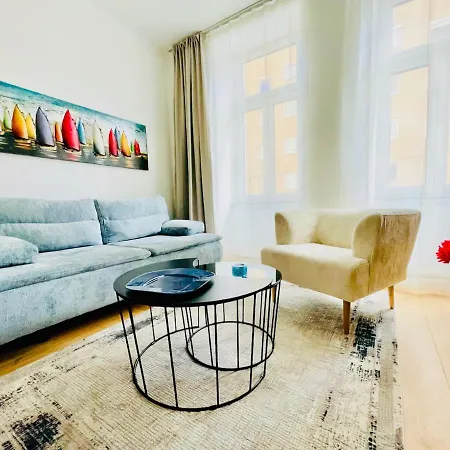 Apartment Colorful & Quiet In Beautiful Viennese Building *
