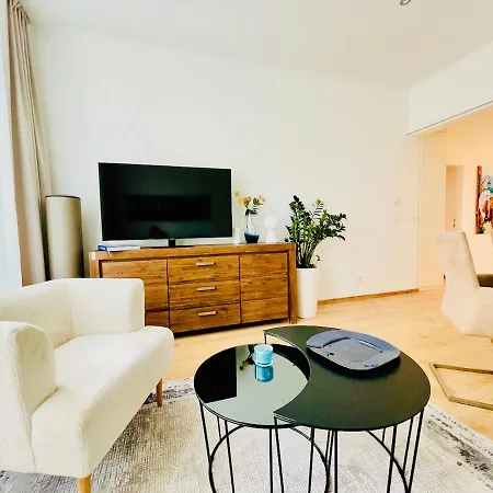 Apartment Colorful & Quiet In Beautiful Viennese Building Vienna