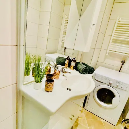 Colorful & Quiet In Beautiful Viennese Building Apartment Vienna