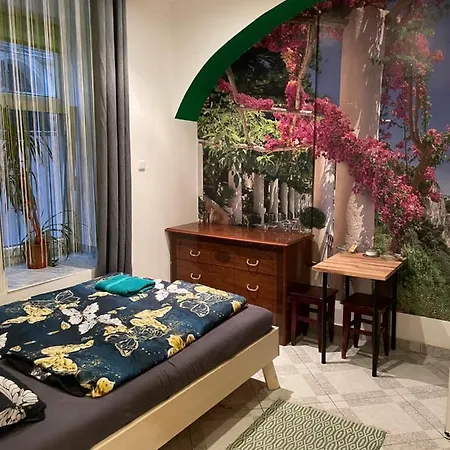 Viktoria Hostel *